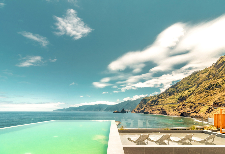 Freuen Sie sich auf eine erholsame Auszeit im Aqua Natura Bay Hotel auf Madeira.