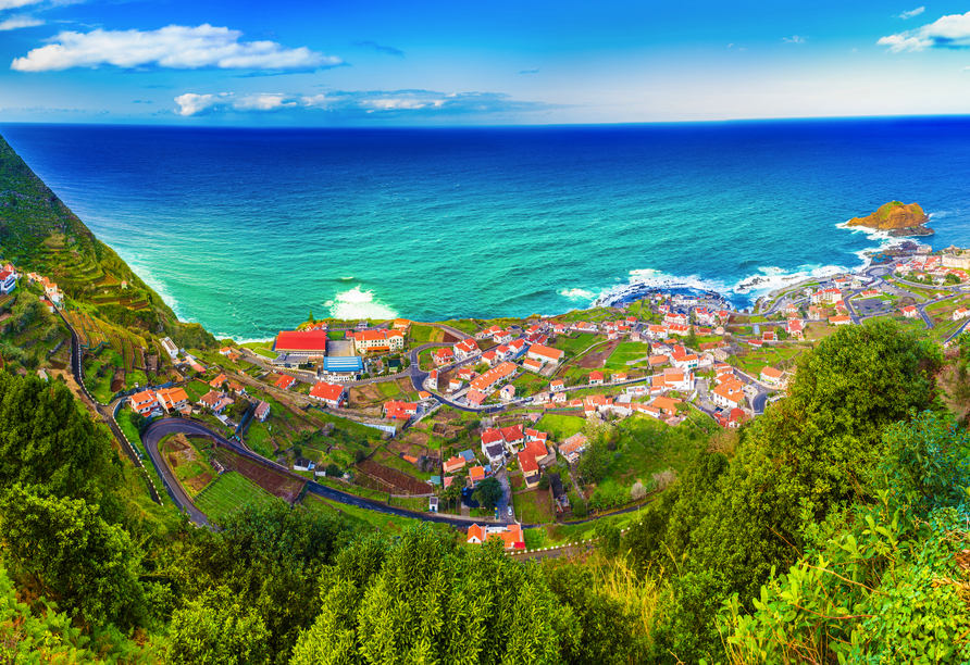 Blick über Porto Moniz auf Madeira