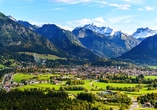 Ihr Urlaubsort Oberstdorf empfängt Sie mit einem atemberaubenden Panorama.