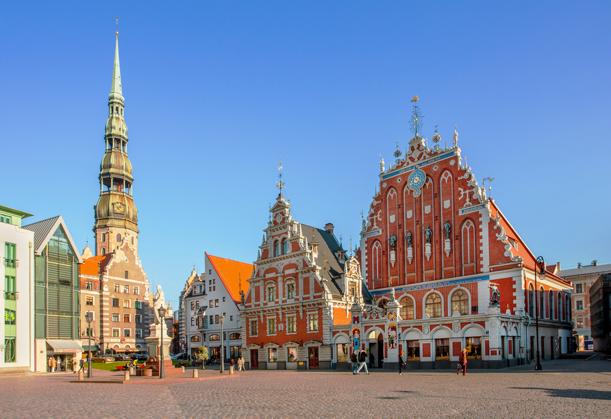 Bestaunen Sie die historischen Fassaden in der Altstadt von RIga.