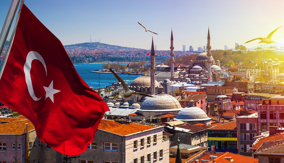 Die ehemalige byzantinische Kirche Hagia Sophia ist heute eine Moschee und ein beeindruckendes Wahrzeichen von Istanbul.
