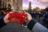 Genießen Sie wärmenden Glühwein im winterlichen Wien.