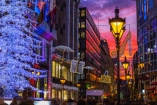 Genießen Sie Weihnachtszauber in den Straßen von Budapest.