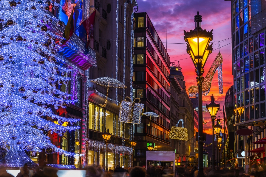 Genießen Sie Weihnachtszauber in den Straßen von Budapest.