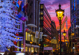 Genießen Sie Weihnachtszauber in den Straßen von Budapest.