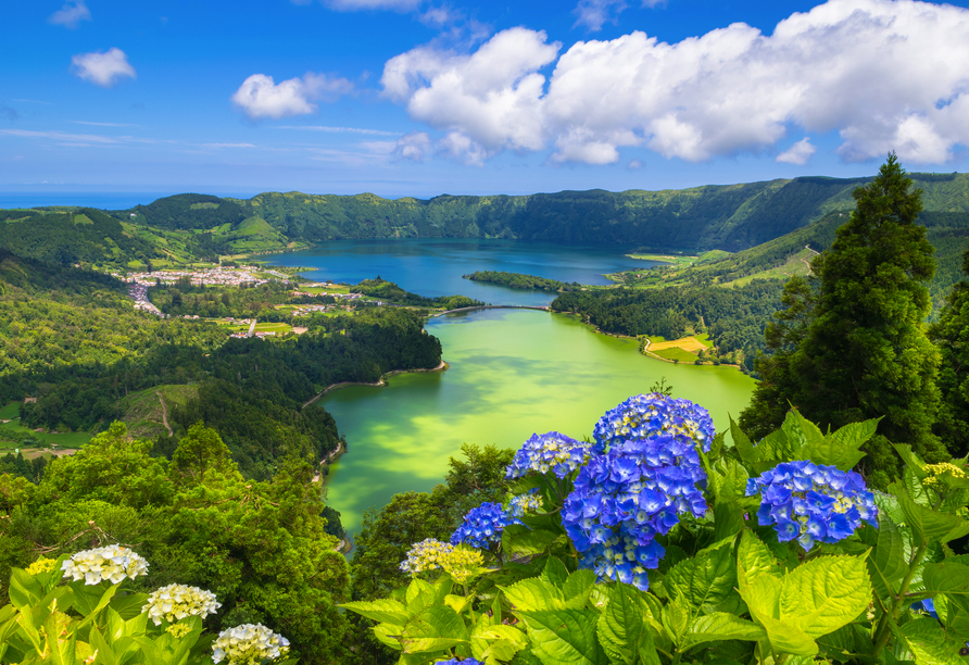 Der Vulkansee Sete Cidades bietet den wohl schönsten Panoramablick der Azoren.