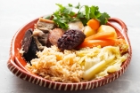 Probieren Sie Cozido – ein Mittagessen mit dem typisch portugiesischen Eintopf ist für Sie im Ausflugspaket inklusive.