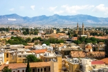 Die Hauptstadt Zyperns, Nikosia, beeindruckt mit ihrem Mix aus historischer und moderner Architektur.