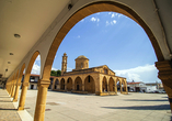 Die historische St. Mamas Kirche in Güzelyurt beeindruckt mit ihrer beeindruckenden Architektur und spirituellen Bedeutung.