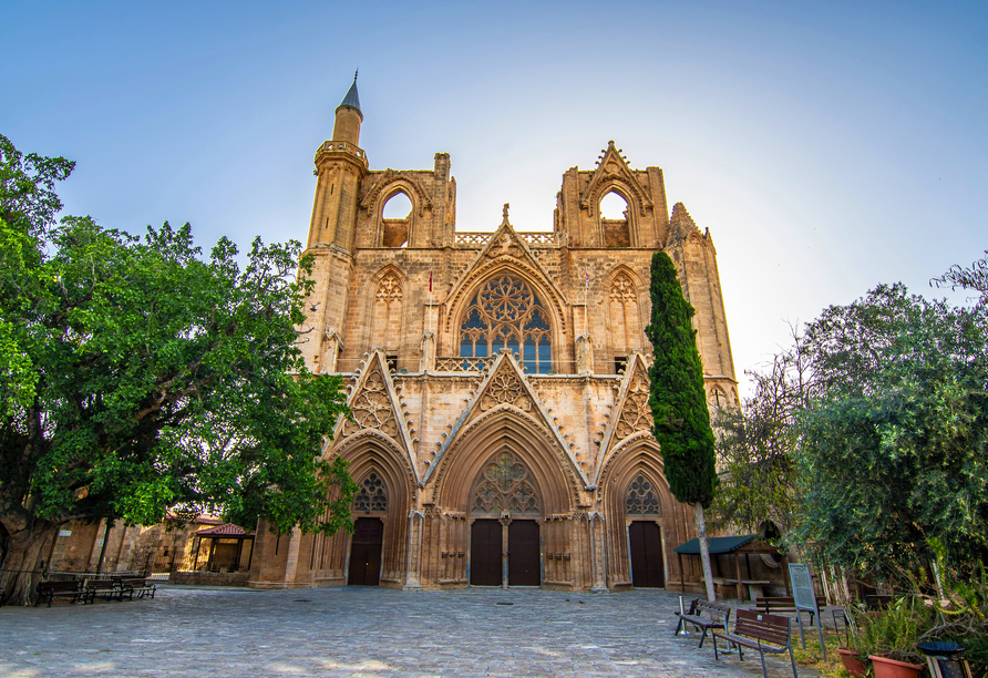 Die beeindruckende St. Nikolaus Kathedrale in Famagusta ist ein architektonisches Meisterwerk mit einer bewegten Geschichte.