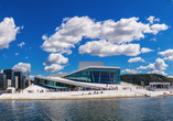 Das beeindruckende Opernhaus in Oslo mit seiner modernen Architektur am Wasser