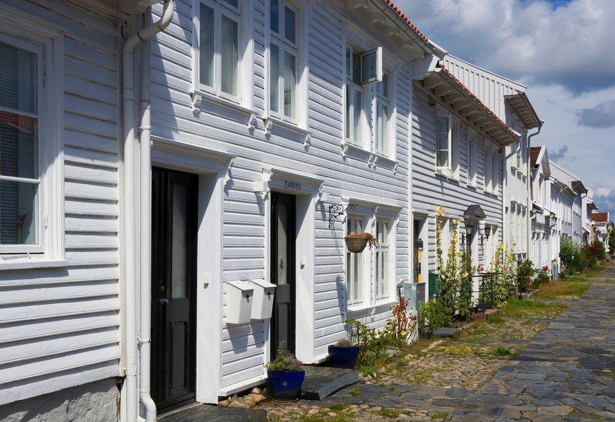 Die weißen Holzhäuser von Posebyen in Kristiansand verleihen der Altstadt ihren charmanten Charakter.