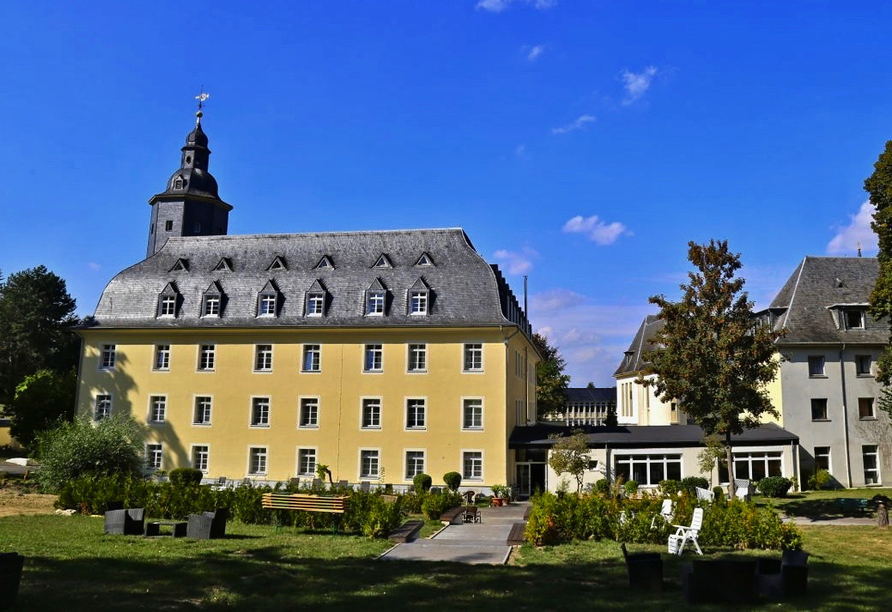 Erkunden Sie die weitläufige Parkanlage des Schlosshotels.