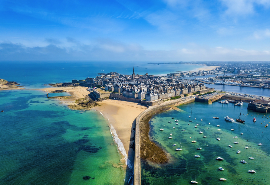 Freuen Sie sich auf zahlreiche Höhepunkte wie die Hafenstadt Saint-Malo.