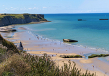 Von den Klippen von Arromanches-les-Bains aus öffnet sich ein spektakulärer Blick auf den historischen Landungsstrand. 