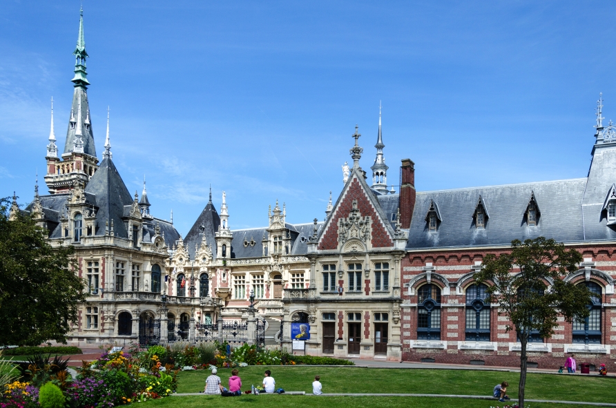 Die prachtvolle Benediktinerabtei in Fécamp ist nicht nur ein architektonisches Juwel, sondern auch die Heimat des berühmten Benediktinerlikörs. 