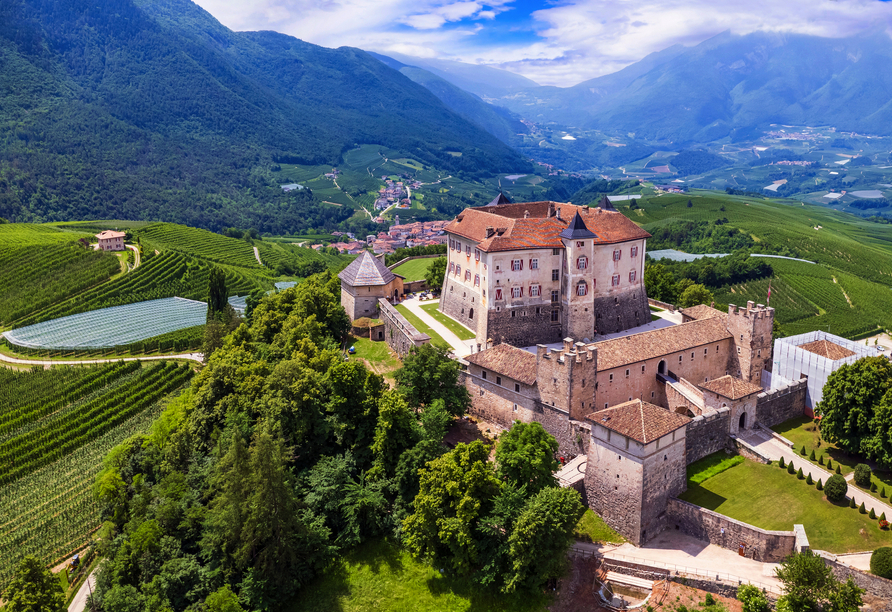 Das Schloss Castel Thun im Nonstal im überwiegend gotischen Stil erwartet Sie mit bewegender Geschichte.