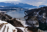 Im Winter verwandelt sich Ihre Urlaubsregion in eine zauberhafte Schneelandschaft – so auch der Santa Giustina See.