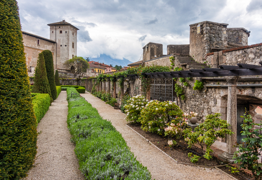 Schlendern Sie beim Besuch des Castello del Buonconsiglio durch den prachtvollen Schlossgarten im Renaissance-Stil.