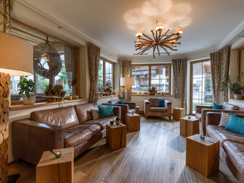 Die gemütliche Lounge lädt zum Verweilen ein.