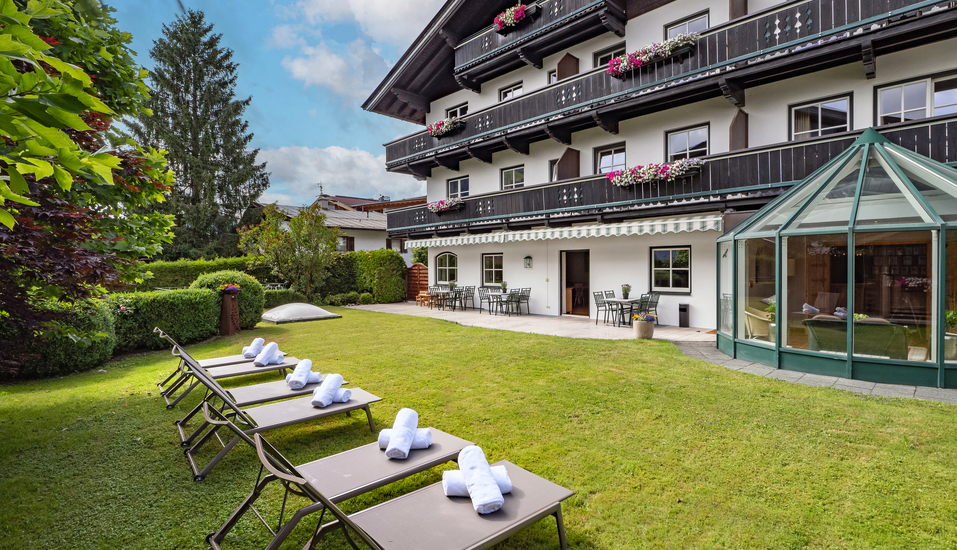 Herrlicher Garten der Villa Lisa