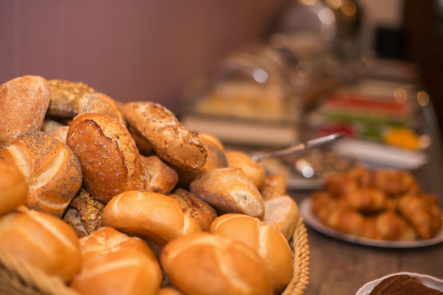 Bei einem reichhaltigen Frühstücksbuffet stärken Sie sich für erlebnisreiche Tage im Hotel Krone.