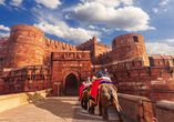 Ein weiteres Reisehighlight stellt der Besuch des UNESCO-Welterbes Fort Agra in Agra dar.