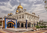 Auf Entdeckungstour in Delhi entdecken Sie zahlreiche spannende Sehenswürdigkeiten wie den Tempel Bangla Sahib Gurudwara.