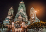 Bei einer abendlichen Zeremonie im Laxmi Narayan Tempel (Birla Tempel) in der Nähe von Gurudwara tauchen Sie in die kulturellen Höhepunkte Indiens ein.