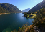 Der Achensee lockt besonders im Spätsommer und Herbst zu Wanderungen durch die herrliche Natur.