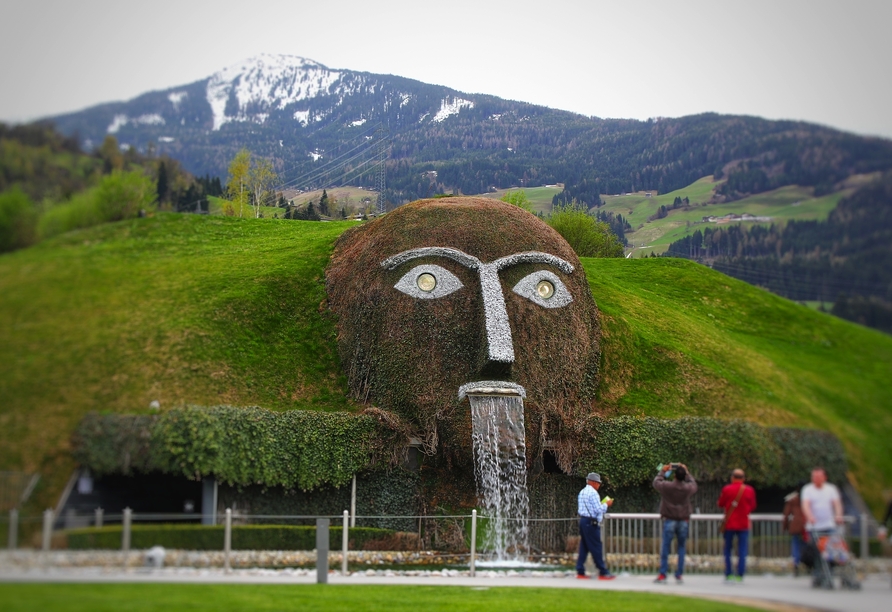 Besuchen Sie die Swarovski Kristallwelten in Wattens, dem Hauptsitz und Gründungsort des Unternehmens.