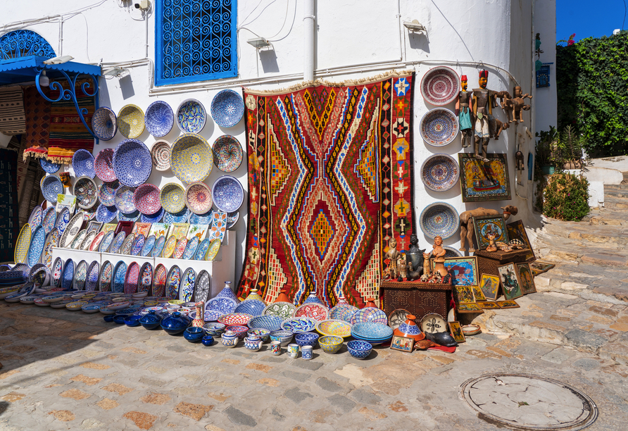Halten Sie Ausschau nach wunderschönen Souvenirs – wie hier in Sidi Bou Said.