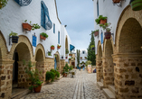 Spazieren Sie durch die malerischen Gassen von Hammamet.