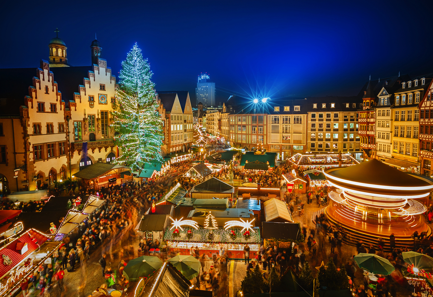 Schlendern Sie über den Weihnachtsmarkt in Frankfurt und genießen Sie den Duft von Glühwein und gebrannten Mandeln!