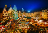 Schlendern Sie über den Weihnachtsmarkt in Frankfurt und genießen Sie den Duft von Glühwein und gebrannten Mandeln!