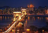 An winterlichen Abenden erstrahlt Budapest in vollem Glanz.