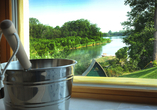 Genießen Sie den Seeblick von der Sauna aus.