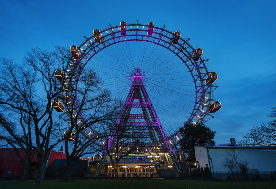 Besuchen Sie den Wiener Prater mit dem berühmten Riesenrad.