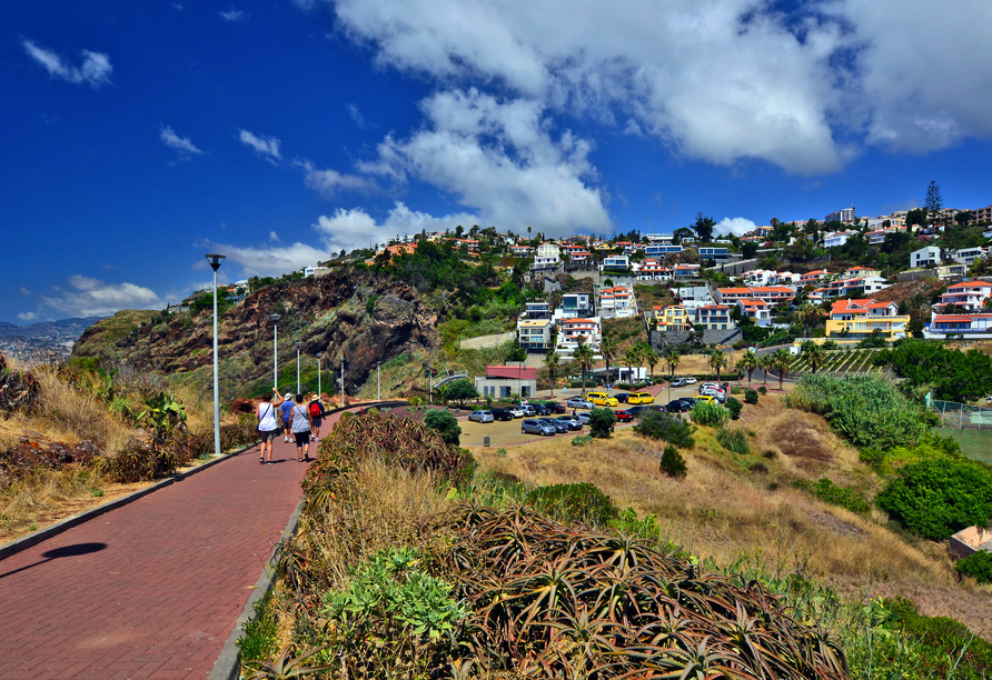 Der Weg führt Sie zum Aussichtspunkt Ponta do Garajau mit der berühmten Christus-Statue.