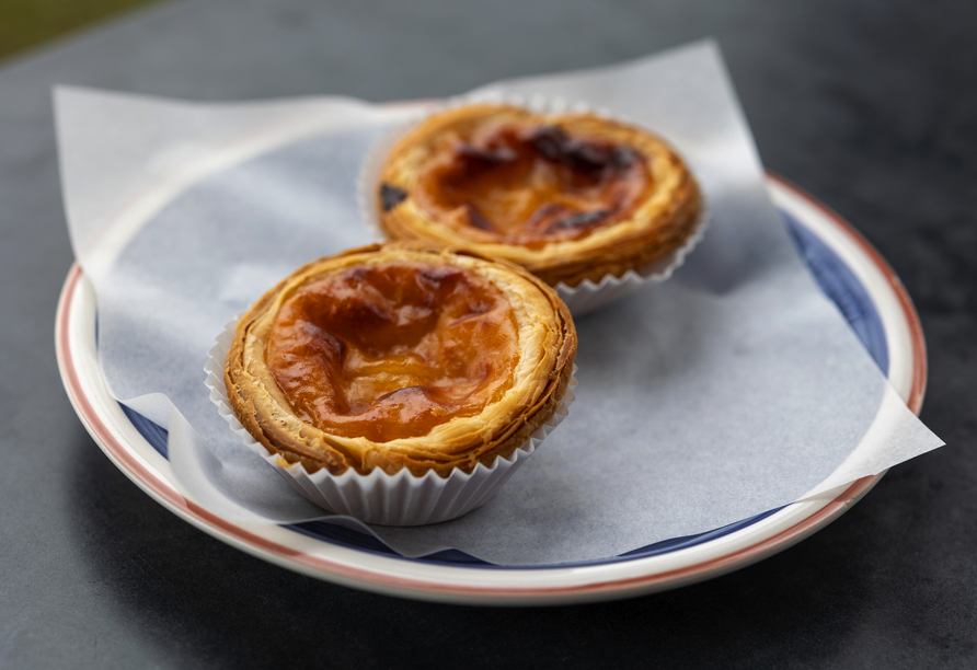 Pasteis de Nata – die portugiesischen Blätterteig-Törtchen mit Vanillecreme sind jede Sünde wert.