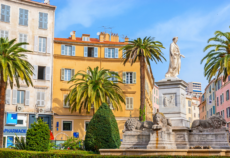 Ihren ersten Halt legen Sie in Ajaccio, dem Geburtsort Napoleons, ein.