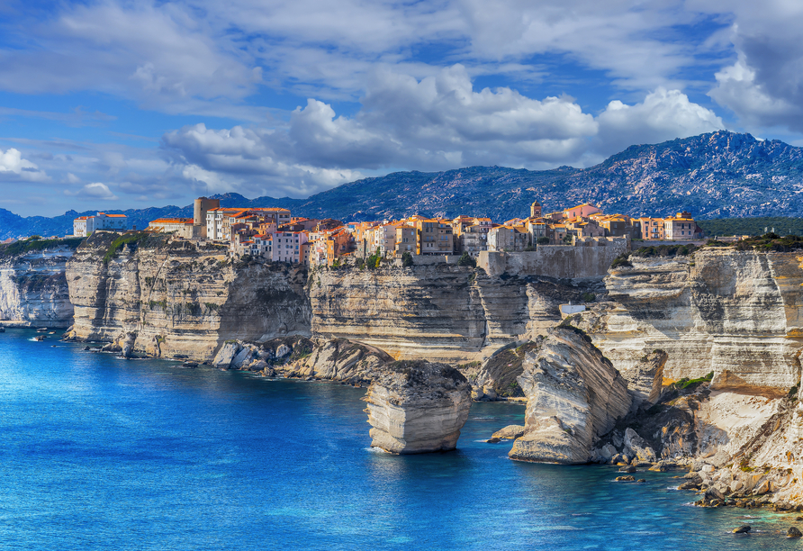 Unternehmen Sie Ausflüge auf der Insel Korsika, zum Beispiel nach Bonifacio.