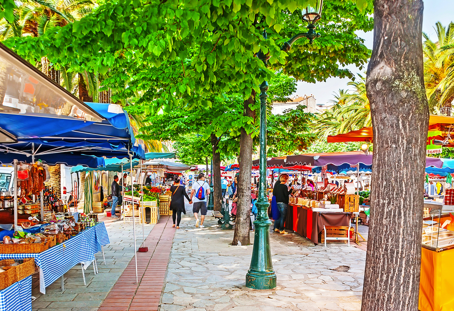 Schlendern Sie über die Märkte mit lokalen Spezialitäten in Ajaccio.