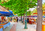 Schlendern Sie über die Märkte mit lokalen Spezialitäten in Ajaccio.