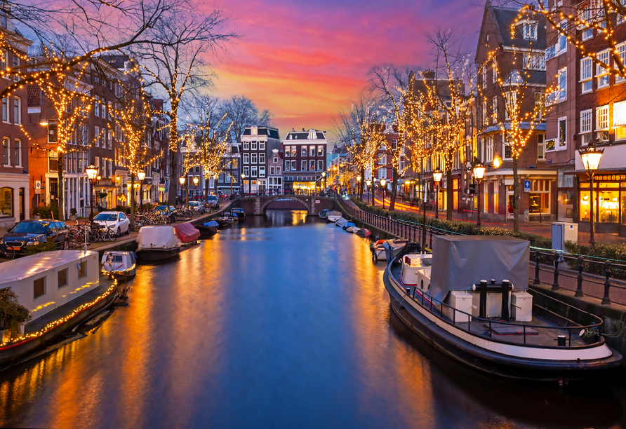 Erleben Sie das stimmungsvolle Amsterdam in festlichem Glanz zur Weihnachtszeit.