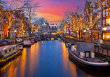 Erleben Sie das stimmungsvolle Amsterdam in festlichem Glanz zur Weihnachtszeit.