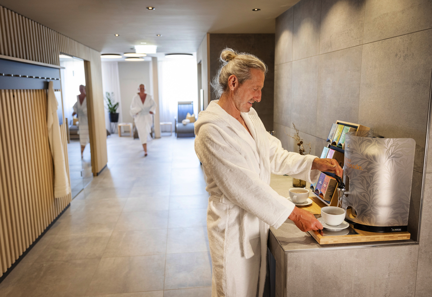 Nach einem erlebnisreichen Tag können Sie im Wellnessbereich des Hotels entspannen.