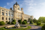 In Wien gibt es viele Museen zu entdecken. Besuchen Sie beispielsweise das Naturhistorische Museum Wien, das schon mit seiner Außenfassade beeindruckt.