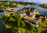 Bewundern Sie die Festung Suomenlinna, die sich auf einer kleinen Insel vor Helsinki befindet.
