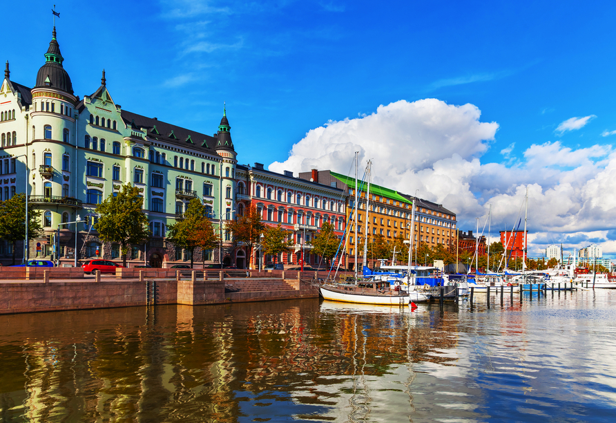 Altstadtpier in Helsinki mit historischen Gebäuden